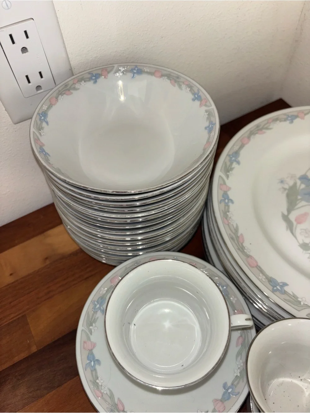 A set of vintage dishes from 1980s.